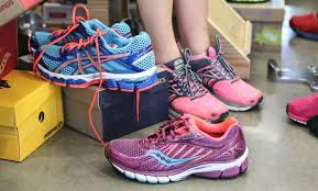 How can I find the right running shoes at Fleet Feet?